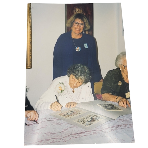 Vintage Edna Hibel Mother & Child Marble Trinket Jewelry Box - Picture 7 of 10
